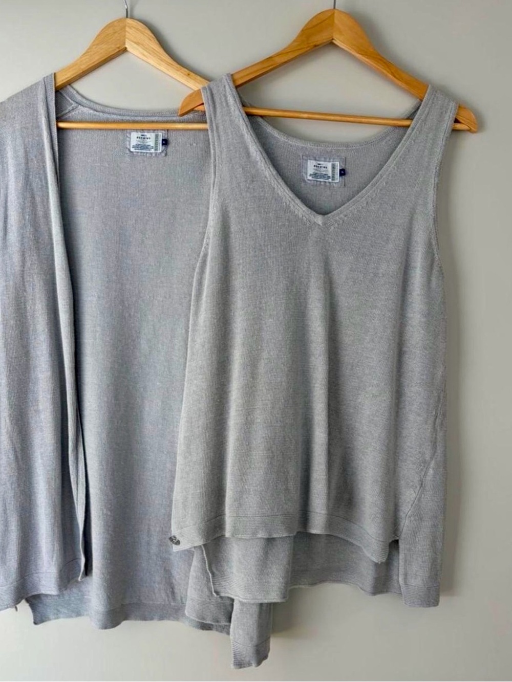 Escales Paris Light Gray V-Neck Sleeveless Tunic with Matching Cardigan set